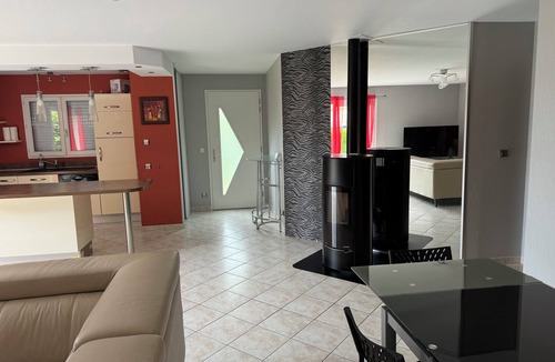 Beaune-les-Mines Villa | LARGE MODERN VILLA