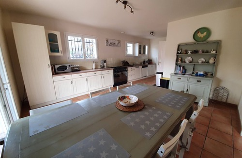 Fuilla Villa | Large Modern Villa with Private Swimming Pool & Panoramic Mountain Views, WIFI