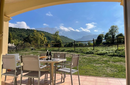 Fuilla Villa | Large Modern Villa with Private Swimming Pool & Panoramic Mountain Views, WIFI