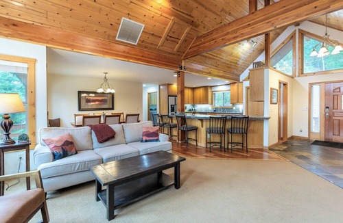 Crescent Cabin | Large Mountain Home Near Crescent, Odell & Crater Lakes. Family Reunion Home!