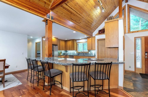 Crescent Cabin | Large Mountain Home Near Crescent, Odell & Crater Lakes. Family Reunion Home!
