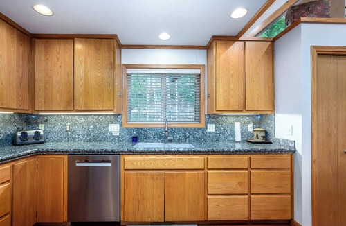 Crescent Cabin | Large Mountain Home Near Crescent, Odell & Crater Lakes. Family Reunion Home!