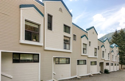 Taos Ski Valley Condo | Large mountainside condo at Taos Ski Valley with views & balcony - near hiking