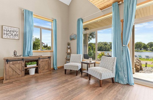Lindstrom Cabin | Large Multi-generational lakefront Cabin|HUGE GAMEROOM☆