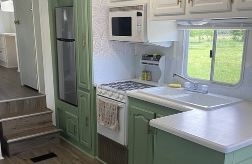 Quinlan House | Large newly renovated camper on a quite farm