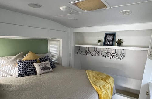 Quinlan House | Large newly renovated camper on a quite farm
