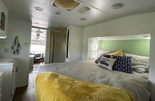 Quinlan House | Large newly renovated camper on a quite farm