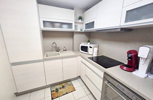 Greoux-les-Bains Apartment | Large one-bedroom apartment - 2 people - elevator - terrace - parking