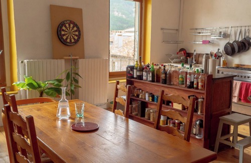 Die House | Large period house in the heart of town