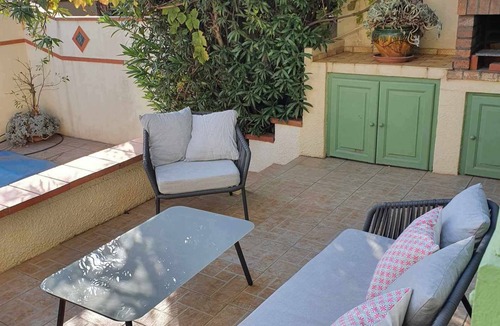 Le Port House | Large pleasant house with a flowery garden and a swimmingpool