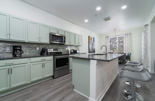 Highgate Park House | Large Pool Home With Spa & Game Room - 3 Master Suites Close to Attractions