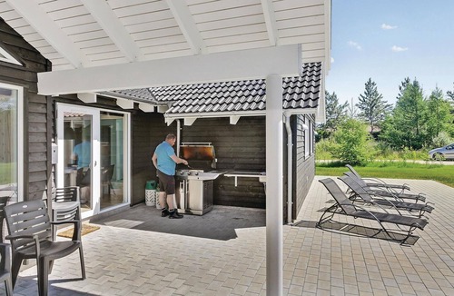 Fjellerup House | Large pool house for sporty active people in Fjellerup Strand.