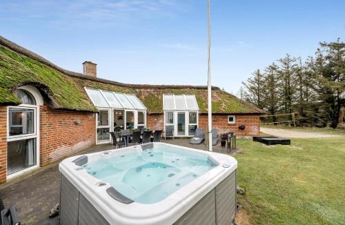 Klegod Strand House | Large Pool House With 6 Person Outdoor Spa 1015
