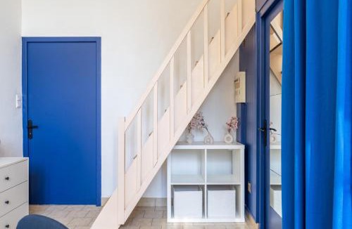 Tours Apartment | Large practical studio with parking in front of the entrance