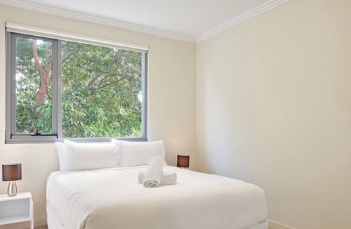 Warrawee Apartment | Large Premium 2 Bd Apt with Views | Balcony Dining