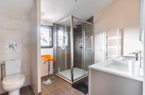 Labarthe-sur-Leze House | Large private room with bathroom and WC