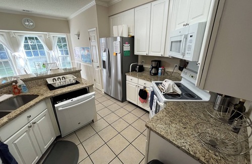 Pickwood House | Large private home near campus