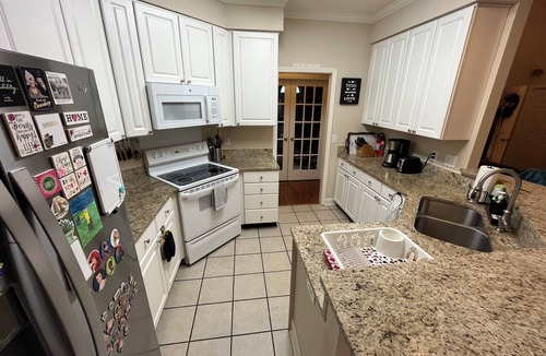 Pickwood House | Large private home near campus