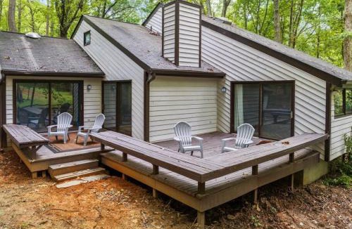 Chapel Hill House | Large, private home on forested lot in Chapel Hill