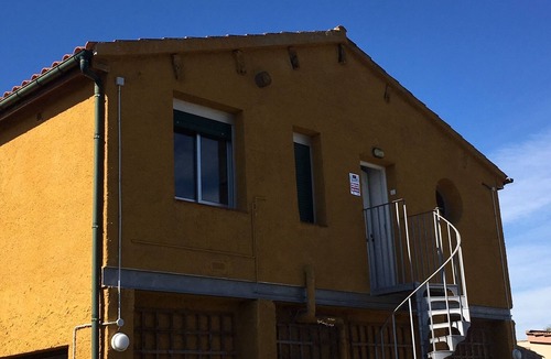 El Catllar Apartment | Large private pool, entire new build cool airy flat, gardens, parking, WiFi