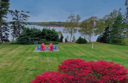 Stanley Bridge House | Large Private Riverfront in Stanley Bridge, centrally located 4 bdrm, 3.5 ba