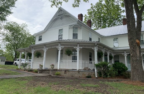 Cullman House | Large Private Room & Bathroom