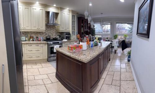 Mississauga House | Large private room