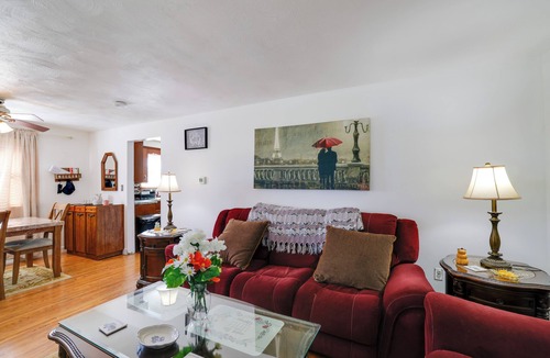 Tonawanda House | Large Private Yard: Home 14 Mi to Niagara Falls!