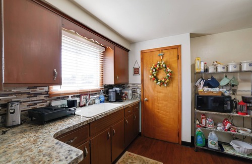 Tonawanda House | Large Private Yard: Home 14 Mi to Niagara Falls!