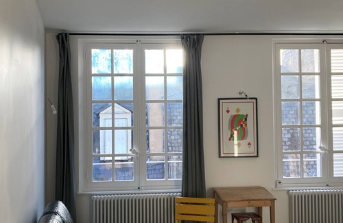 Old Town Apartment | large quiet and bright studio in the cathedral district