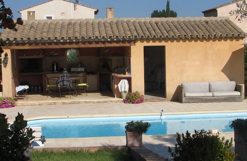 Le Muy Resort | large quiet villa with pool