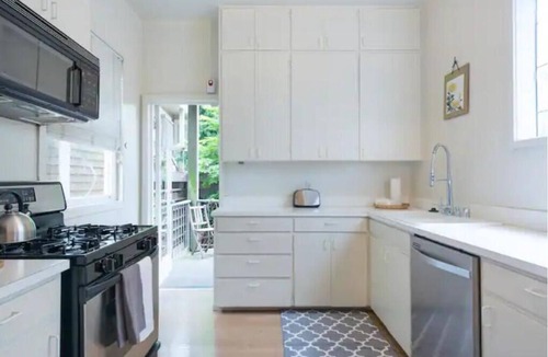 Russian Hill Apartment | LARGE Quintessential SF Russian Hill 2BR Apt