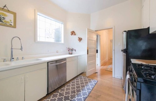 Russian Hill Apartment | LARGE Quintessential SF Russian Hill 2BR Apt