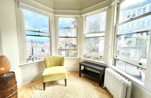 Russian Hill Apartment | LARGE Quintessential SF Russian Hill 2BR Apt