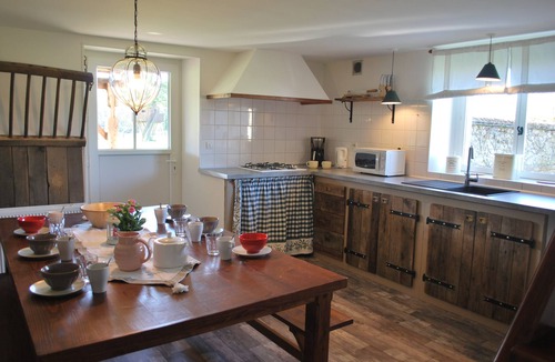 Saint-Germain-de-Salles Cottage | Large rustic gîte Bois le Duc