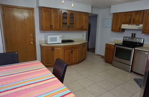 Urbandale House | Large Ranch Style Home with 6-7 bedrooms