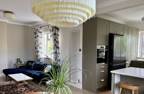 Cleveland Apartment | Large Refurbished 2 Bed Flat - Pitshanger, Ealing