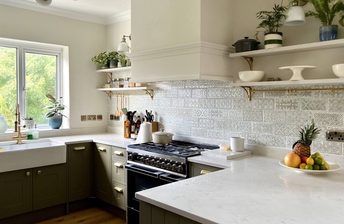 Cleveland Apartment | Large Refurbished 2 Bed Flat - Pitshanger, Ealing