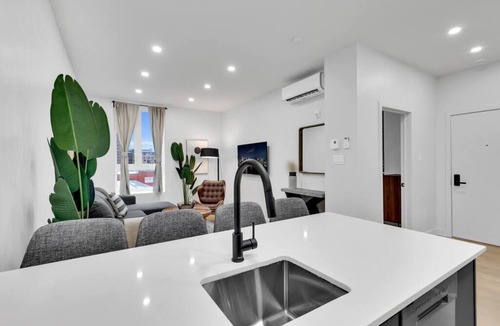 Southwest Condo | Large renovated 1 bedroom, king bed, sleep 4