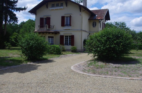 Sabres House | Large renovated 1920s villa