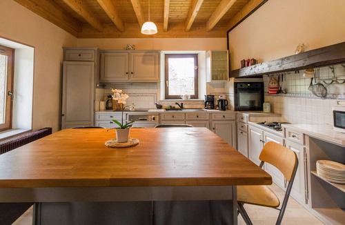 Septmoncel les Molunes House | Large renovated family gite, at the foot of the hiking trails and trails, land