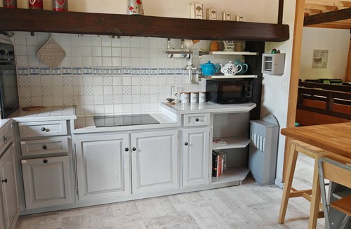 Septmoncel les Molunes House | Large renovated family gite, at the foot of the hiking trails and trails, land