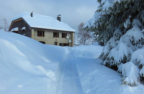 Septmoncel les Molunes House | Large renovated family gite, at the foot of the hiking trails and trails, land