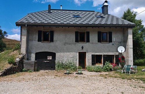 Septmoncel les Molunes House | Large renovated family gite, at the foot of the hiking trails and trails, land