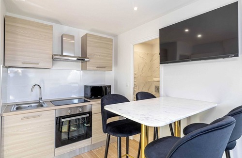 Prado - Republique Apartment | Large renovated studio - Bright - 1BR/4p