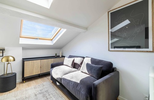 Prado - Republique Apartment | Large renovated studio - Bright - 1BR/4p