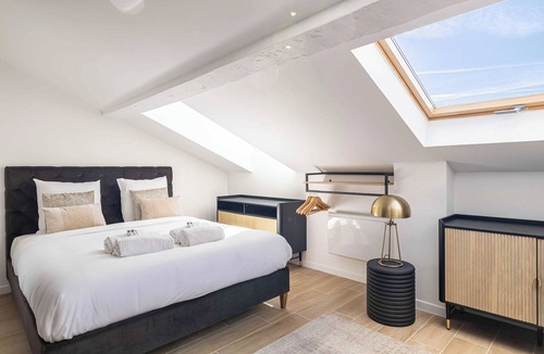 Prado - Republique Apartment | Large renovated studio - Bright - 1BR/4p