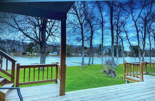 Town of Lysander House | Large Riverfront One Bedroom on Second Floor