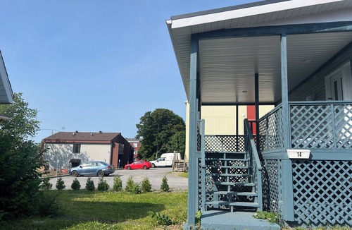 Rimouski-Neigette House | Large room in the city center