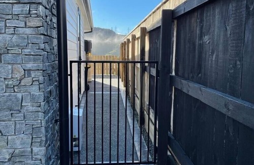 Tawa House | Large room, private entry, free wifi